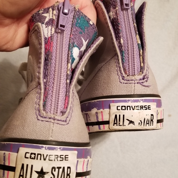 Converse Girls Size 3 - Picture 2 of 3